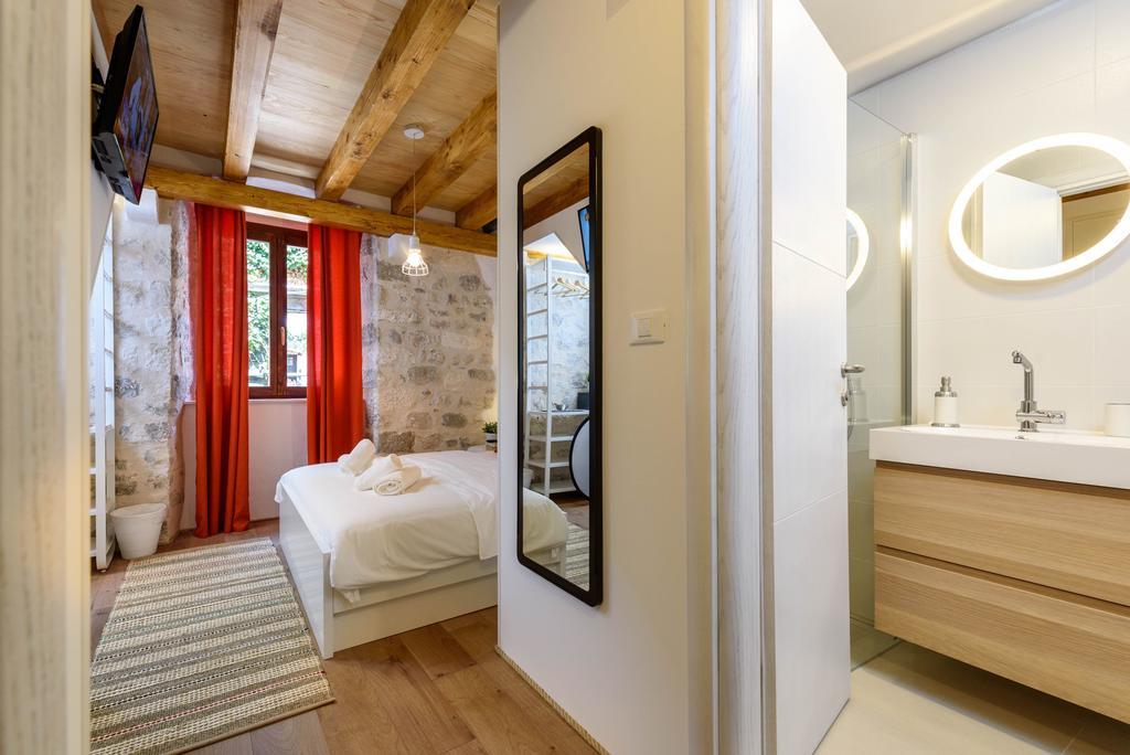 Apartments & Rooms Tiramola - Old Town โตรกีร์ ภายนอก รูปภาพ