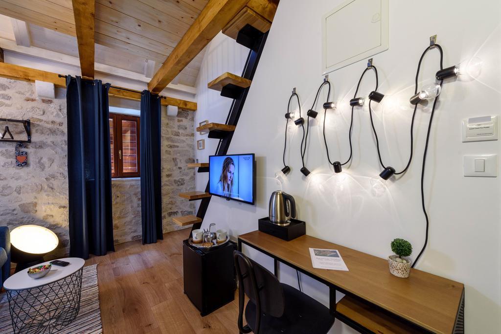 Apartments & Rooms Tiramola - Old Town โตรกีร์ ภายนอก รูปภาพ