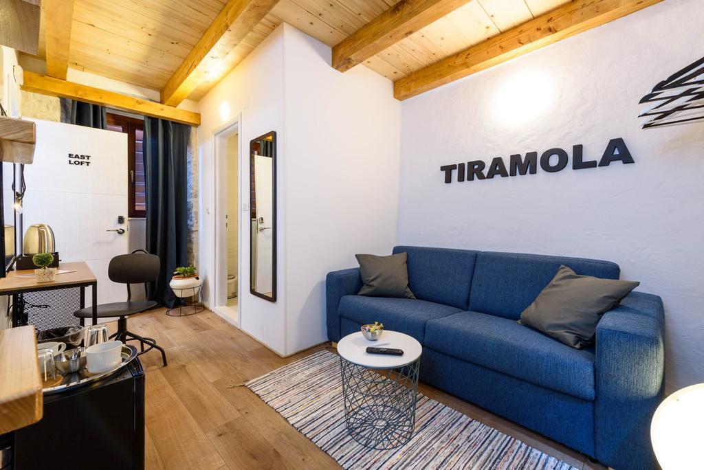 Apartments & Rooms Tiramola - Old Town โตรกีร์ ภายนอก รูปภาพ