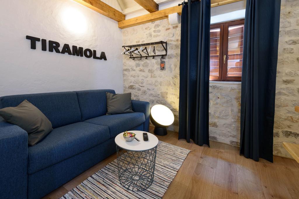 Apartments & Rooms Tiramola - Old Town โตรกีร์ ภายนอก รูปภาพ