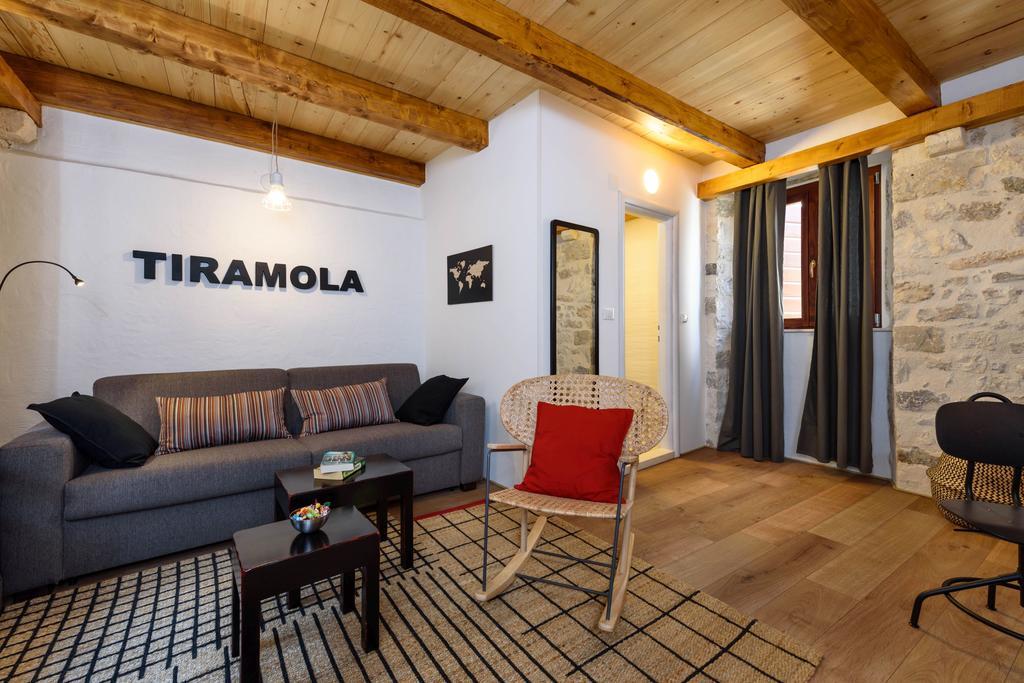 Apartments & Rooms Tiramola - Old Town โตรกีร์ ภายนอก รูปภาพ