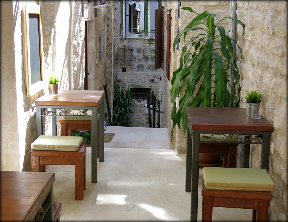 Apartments & Rooms Tiramola - Old Town โตรกีร์ ภายนอก รูปภาพ