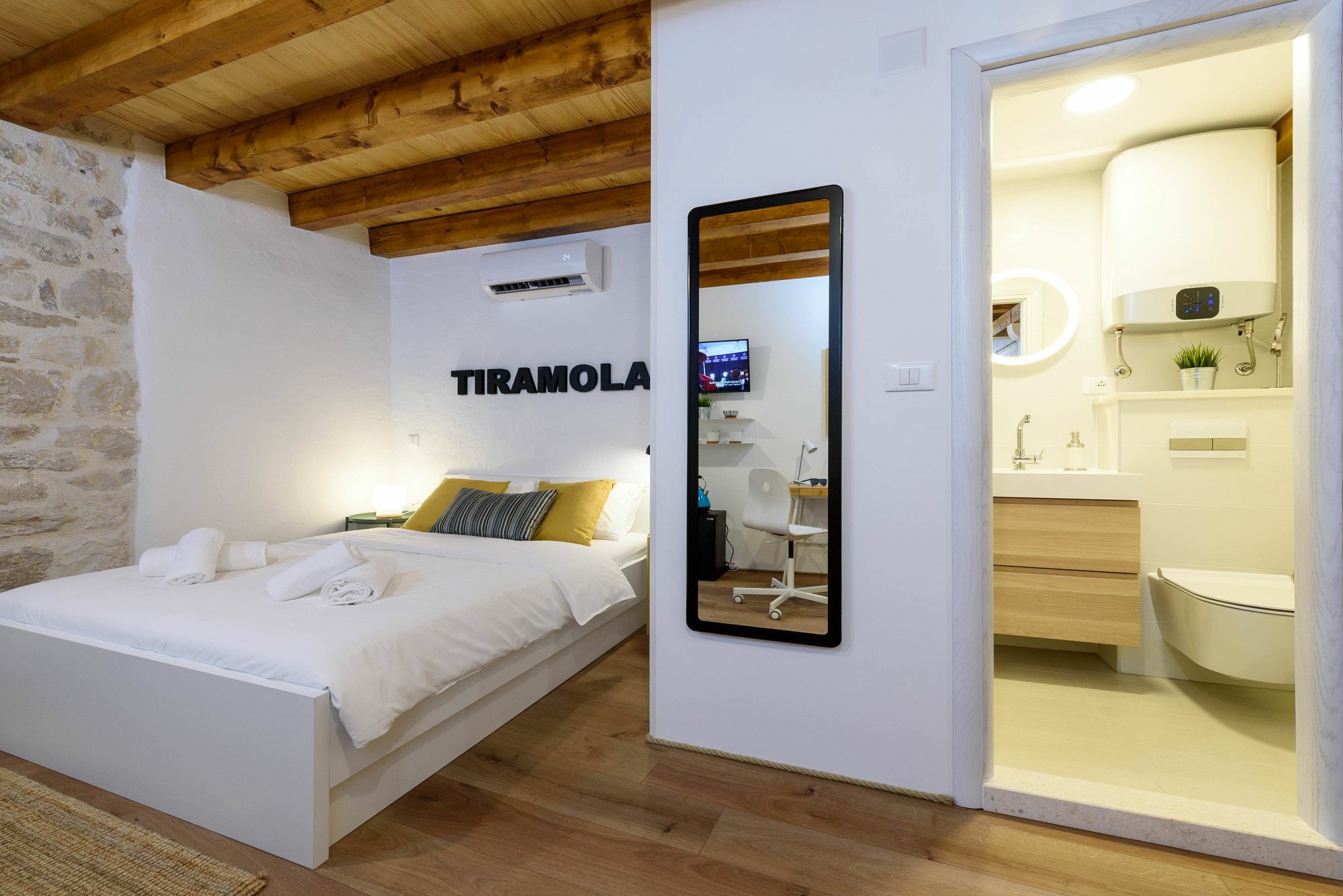 Apartments & Rooms Tiramola - Old Town โตรกีร์ ภายนอก รูปภาพ