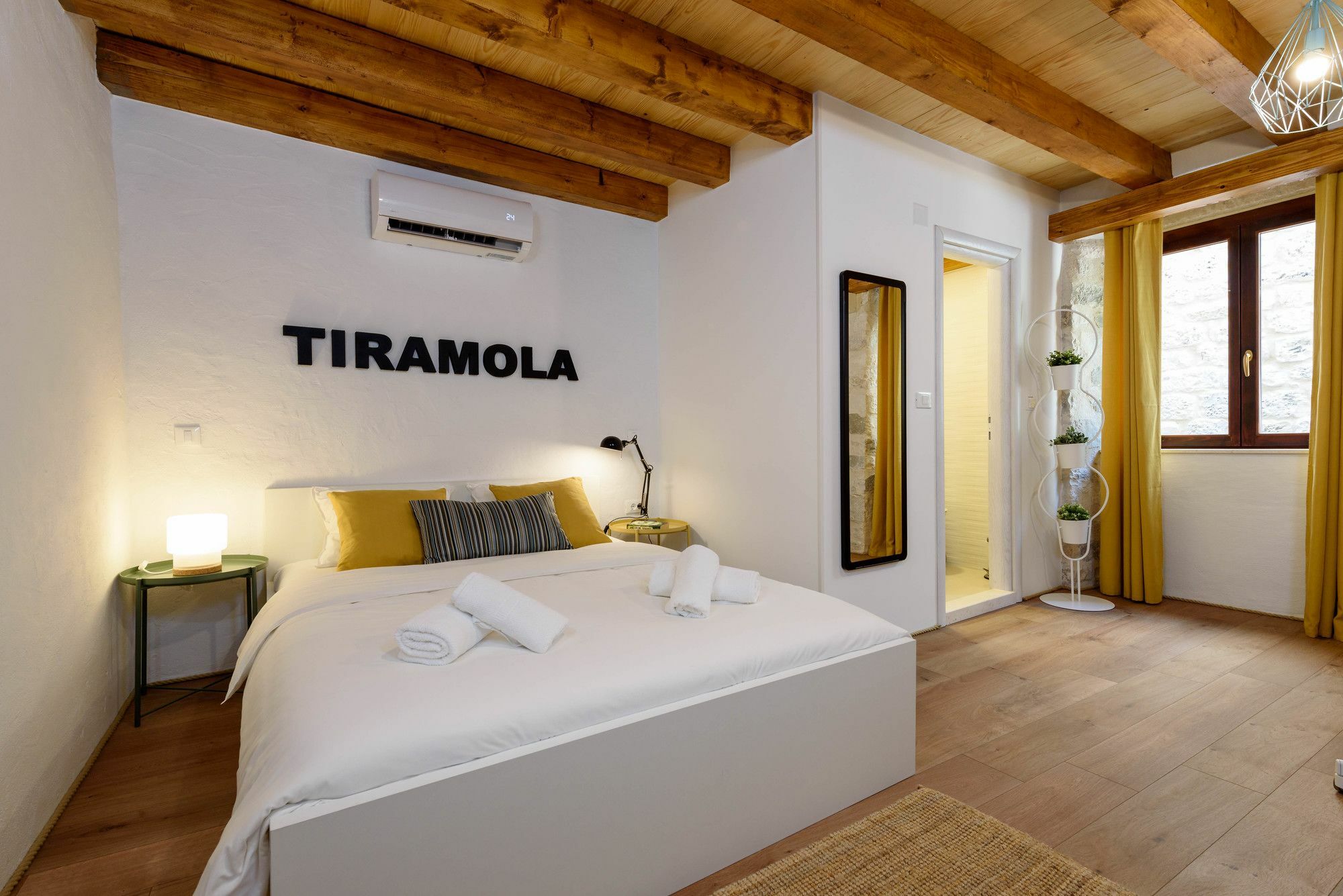 Apartments & Rooms Tiramola - Old Town โตรกีร์ ภายนอก รูปภาพ
